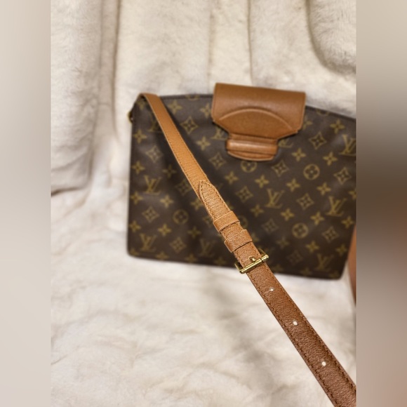 Authentic Louis Vuitton Courcelles shoulder bag - Picture 10 of 16